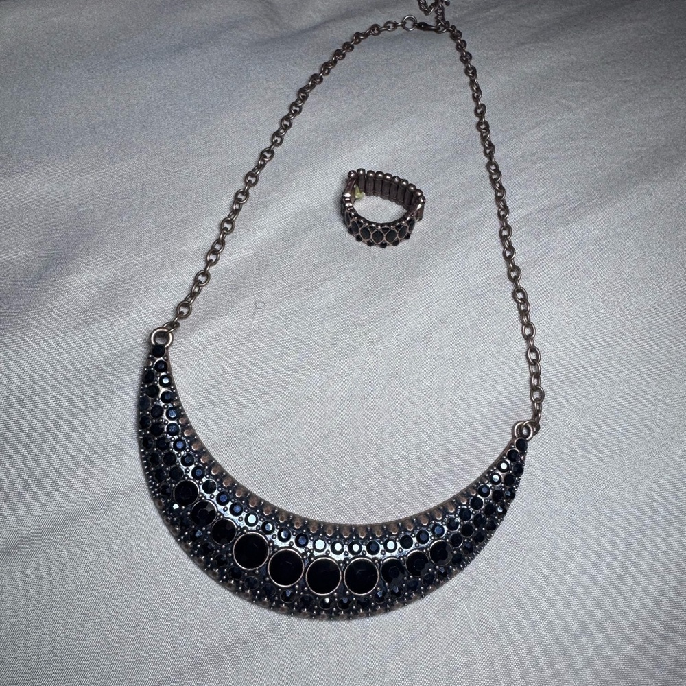 Elegant Black and Silver Necklace and Ring Set